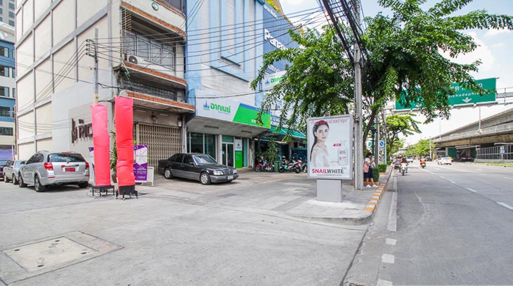 Wooden Suites Bangkok Exteriör bild