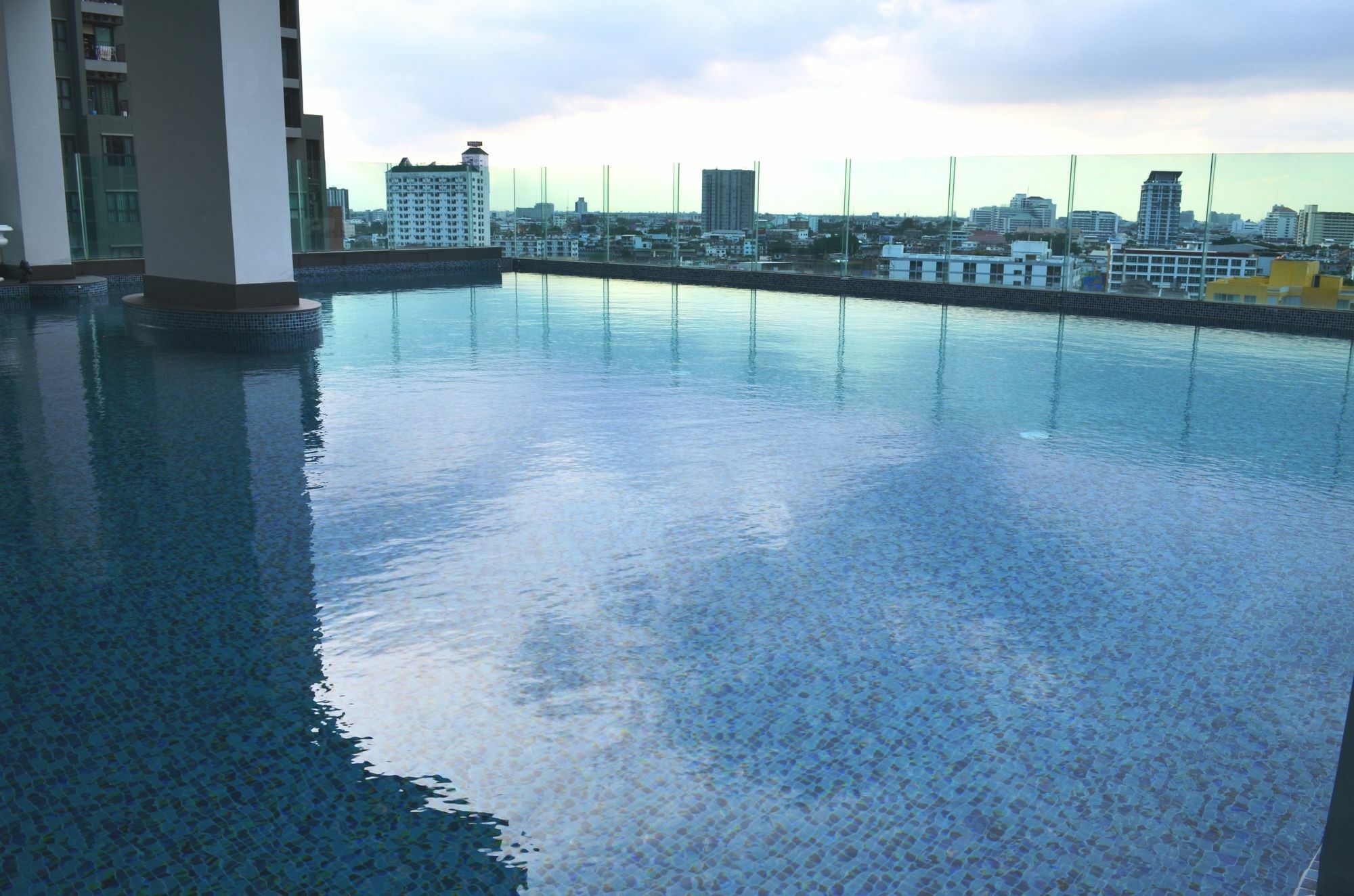 Wooden Suites Bangkok Exteriör bild